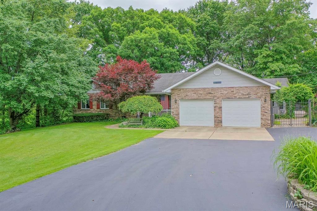 1221 Bridge Park Drive, Alton, IL 62002