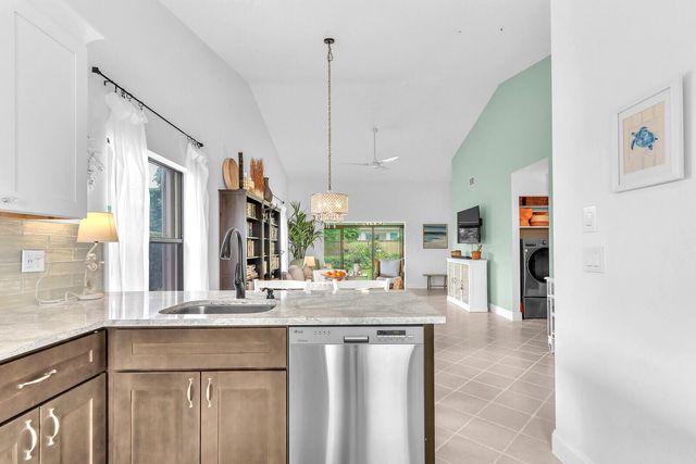 7655 SE Sugar Sand Circle, Hobe Sound, FL 33455