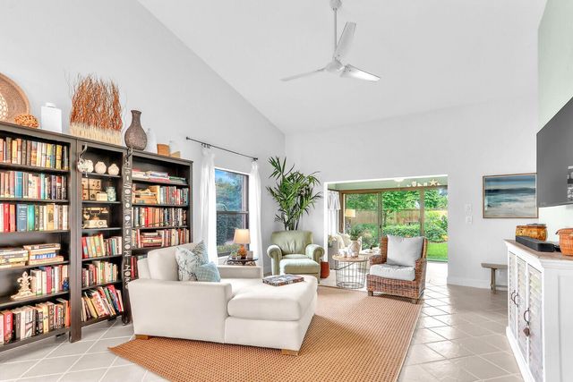 7655 SE Sugar Sand Circle, Hobe Sound, FL 33455