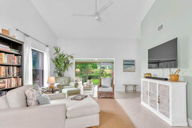 7655 SE Sugar Sand Circle, Hobe Sound, FL 33455
