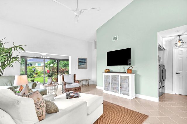 7655 SE Sugar Sand Circle, Hobe Sound, FL 33455