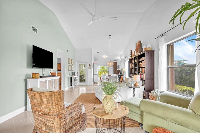 7655 SE Sugar Sand Circle, Hobe Sound, FL 33455