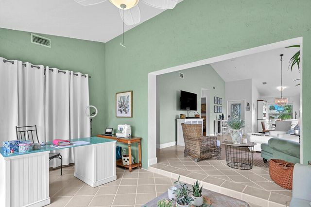 7655 SE Sugar Sand Circle, Hobe Sound, FL 33455