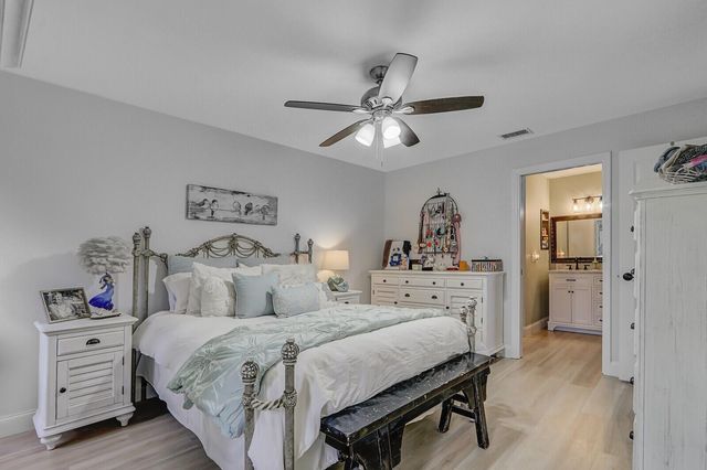 7655 SE Sugar Sand Circle, Hobe Sound, FL 33455