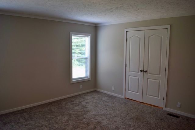 2166 Shrum Cemetery Rd, Westmoreland, TN 37186