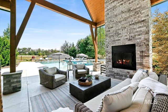 2972 N Ballantyne Ln, Eagle, ID 83616