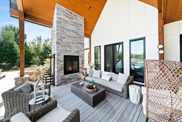 2972 N Ballantyne Ln, Eagle, ID 83616