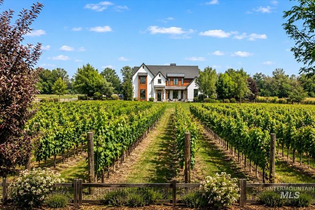 2972 N Ballantyne Ln, Eagle, ID 83616
