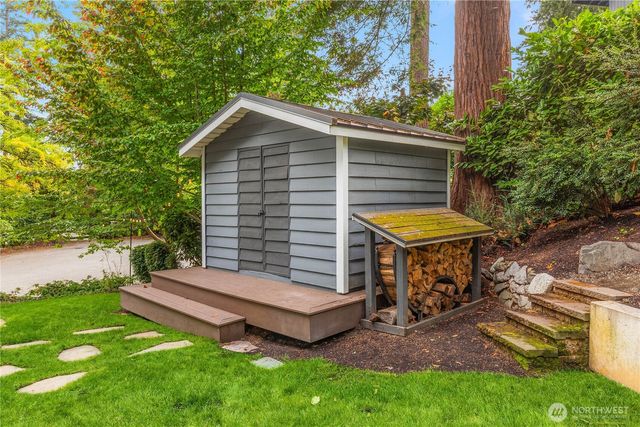 7803 89th Place SE, Mercer Island, WA 98040