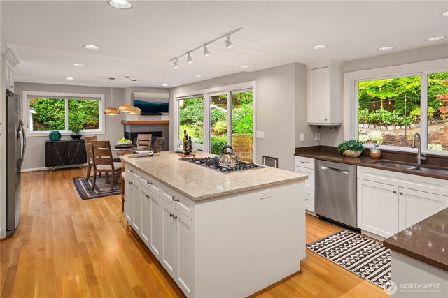 7803 89th Place SE, Mercer Island, WA 98040