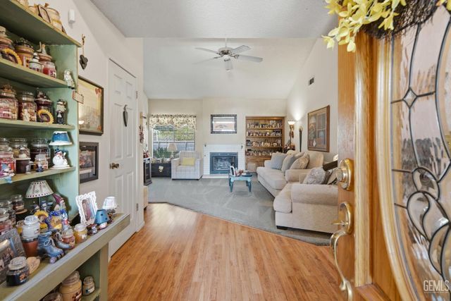 6808 Autumn Ridge Drive, Bakersfield, CA 93306