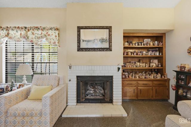 6808 Autumn Ridge Drive, Bakersfield, CA 93306