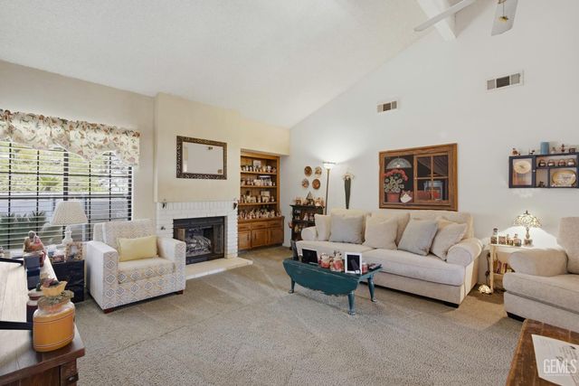 6808 Autumn Ridge Drive, Bakersfield, CA 93306