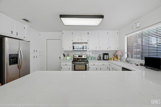6808 Autumn Ridge Drive, Bakersfield, CA 93306