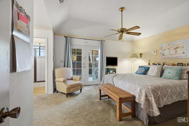 6808 Autumn Ridge Drive, Bakersfield, CA 93306