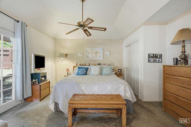 6808 Autumn Ridge Drive, Bakersfield, CA 93306