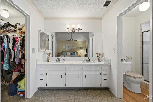 6808 Autumn Ridge Drive, Bakersfield, CA 93306