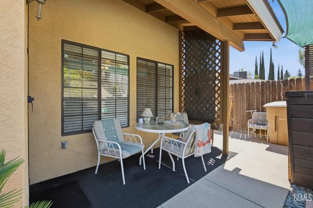 6808 Autumn Ridge Drive, Bakersfield, CA 93306