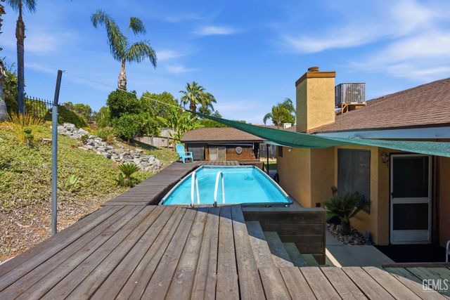 6808 Autumn Ridge Drive, Bakersfield, CA 93306