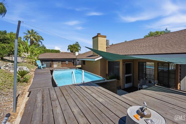 6808 Autumn Ridge Drive, Bakersfield, CA 93306