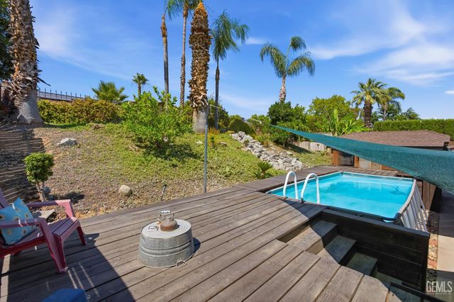 6808 Autumn Ridge Drive, Bakersfield, CA 93306