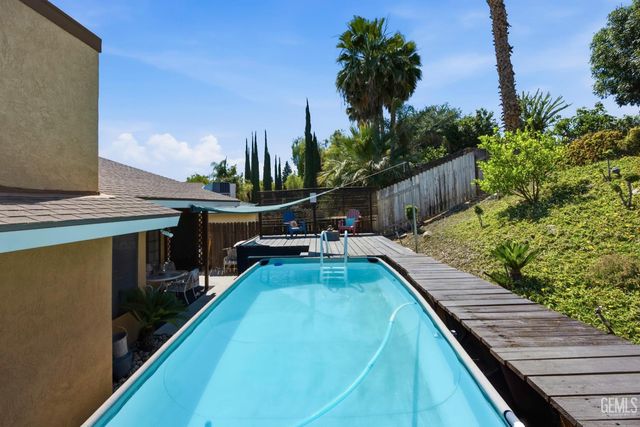 6808 Autumn Ridge Drive, Bakersfield, CA 93306