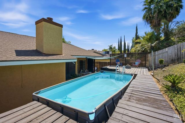 6808 Autumn Ridge Drive, Bakersfield, CA 93306