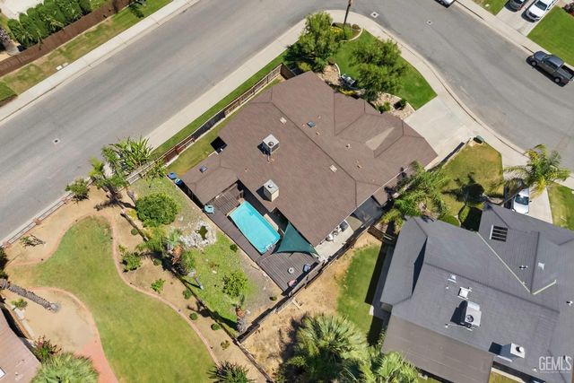 6808 Autumn Ridge Drive, Bakersfield, CA 93306