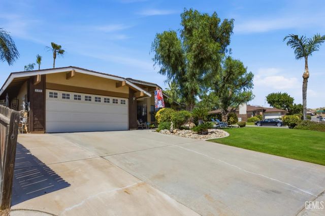 6808 Autumn Ridge Drive, Bakersfield, CA 93306
