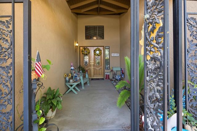 6808 Autumn Ridge Drive, Bakersfield, CA 93306