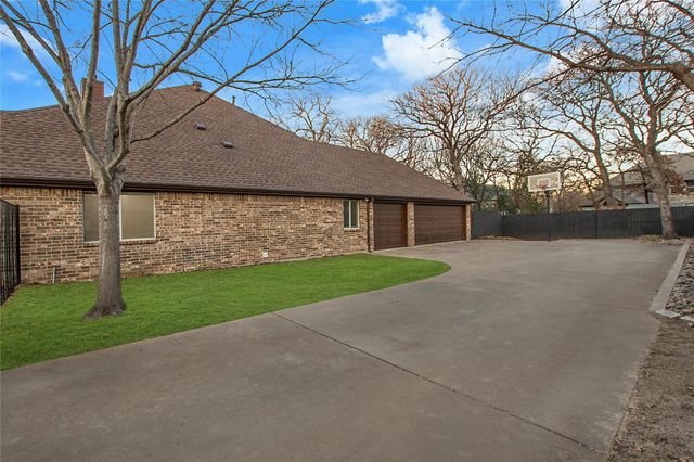 12416 Water Oak Drive, Fort Worth, TX 76244