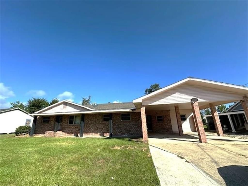 2611 PINEVIEW Street, Lake Charles, LA 70615