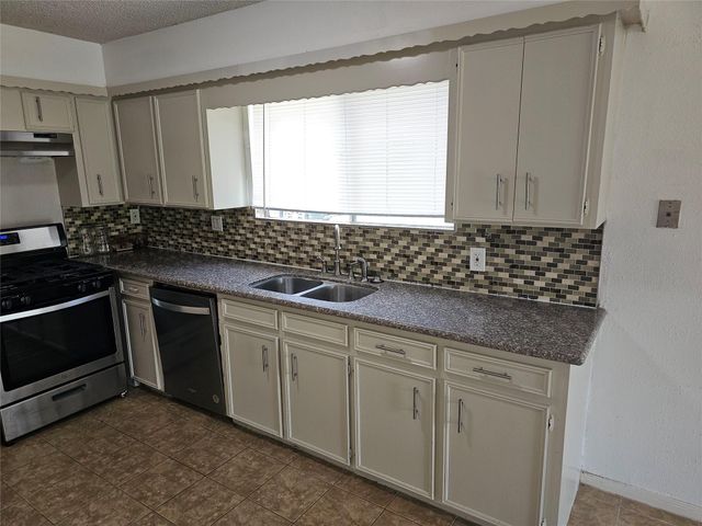 221 Palm Aire Drive, Friendswood, TX 77546