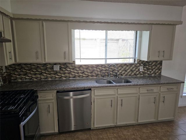 221 Palm Aire Drive, Friendswood, TX 77546