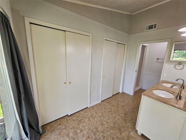 221 Palm Aire Drive, Friendswood, TX 77546