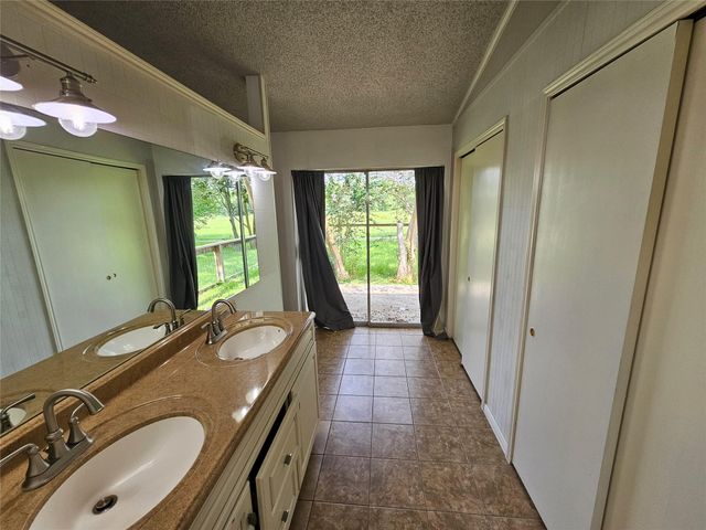 221 Palm Aire Drive, Friendswood, TX 77546