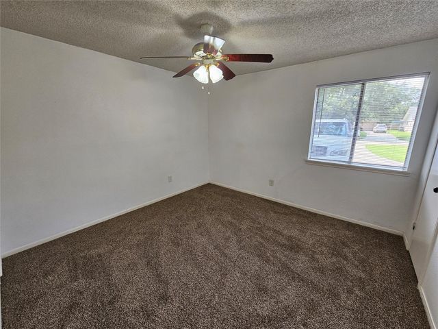 221 Palm Aire Drive, Friendswood, TX 77546