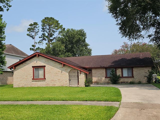 221 Palm Aire Drive, Friendswood, TX 77546