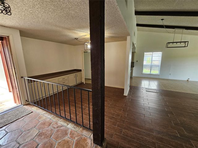 221 Palm Aire Drive, Friendswood, TX 77546