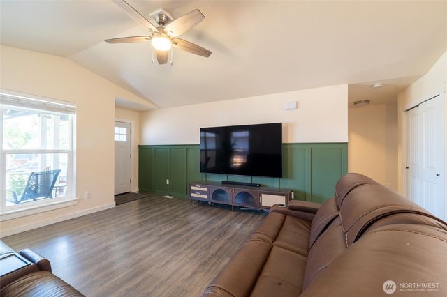 1418 Windsor Avenue, Centralia, WA 98531