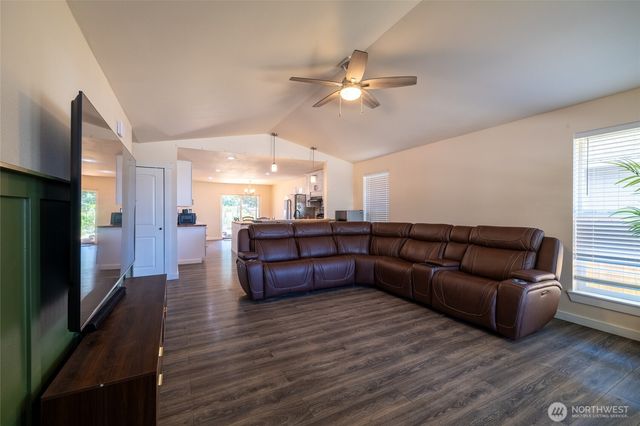 1418 Windsor Avenue, Centralia, WA 98531