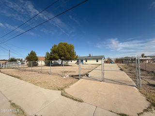 11711 FLOR DEL RIO Street, Socorro, TX 79927
