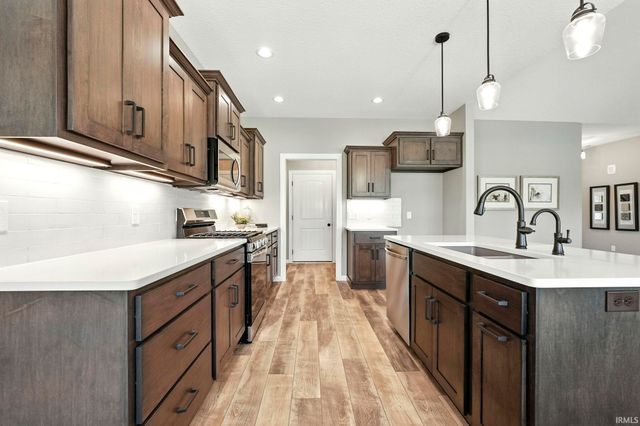 18780 Eisley Cove, Auburn, IN 46706