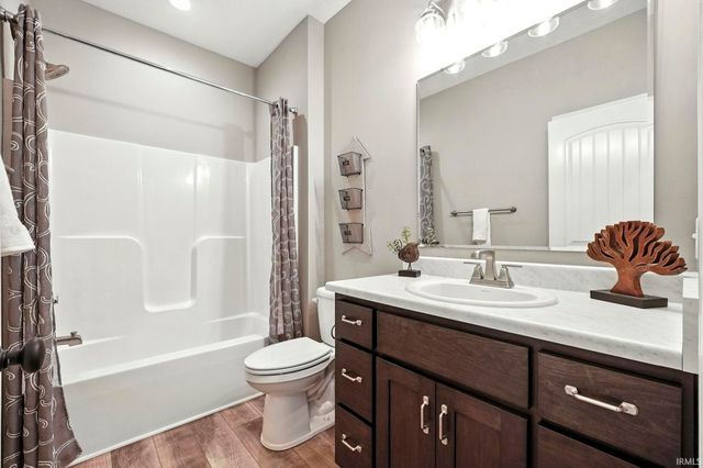 18780 Eisley Cove, Auburn, IN 46706