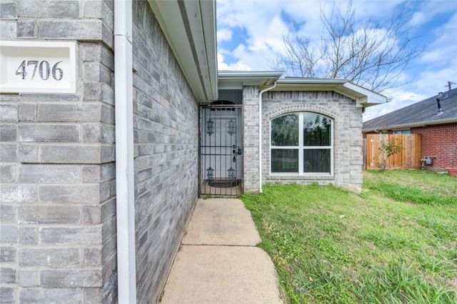 4706 E Ridge Creek Drive, Houston, TX 77053