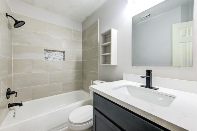 4706 E Ridge Creek Drive, Houston, TX 77053