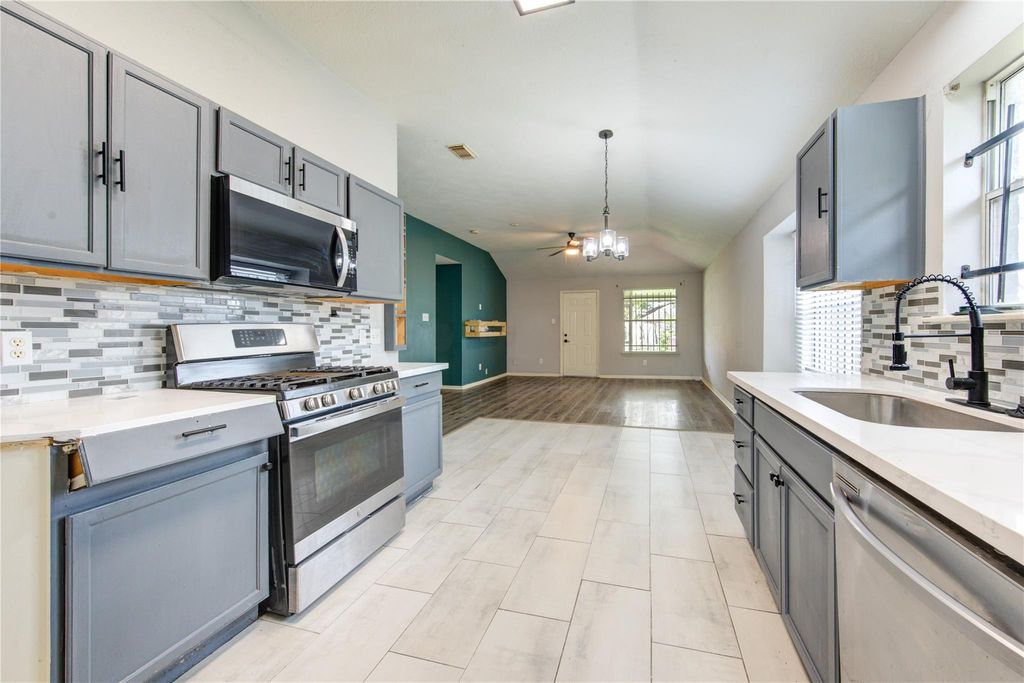 4706 E Ridge Creek Drive, Houston, TX 77053