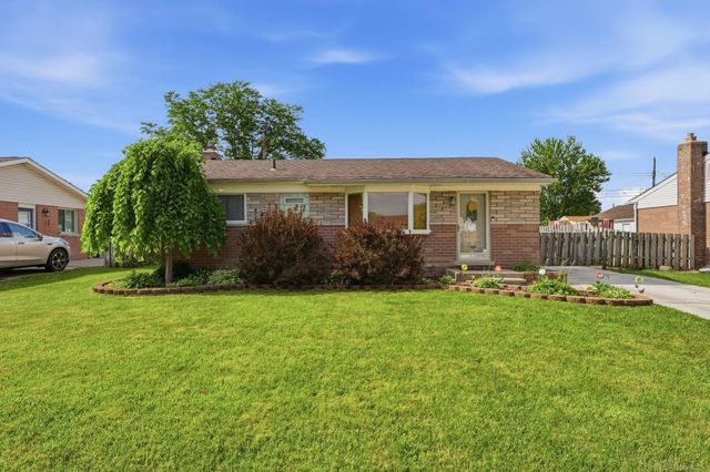 18018 cloverdale Drive, Clinton Twp, MI 48035
