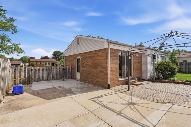 18018 cloverdale Drive, Clinton Twp, MI 48035