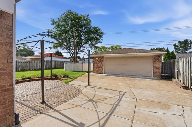 18018 cloverdale Drive, Clinton Twp, MI 48035